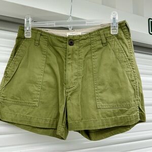 GUIDEBOAT CO. Olive Green / Army Green Casual Shorts